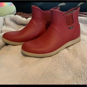 Gently used bogs rain-boots